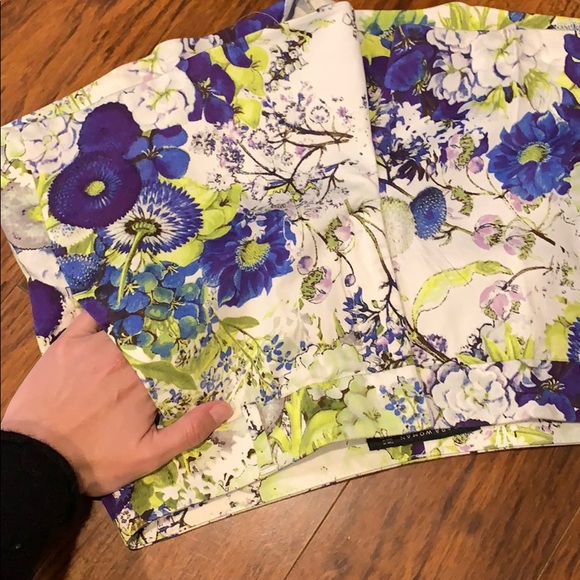 Zara Vibrant Floral Shorts size M - like new - Picture 7 of 8